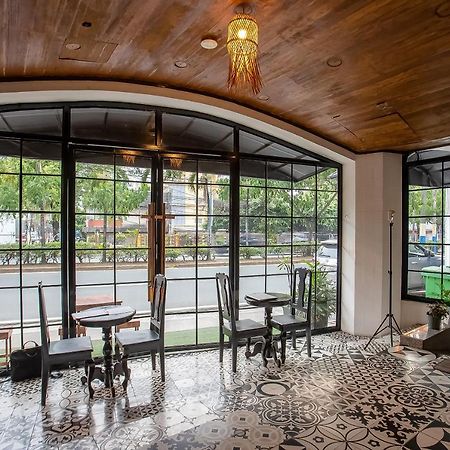 Oyo 821 Connector Hostel Makati City Zewnętrze zdjęcie