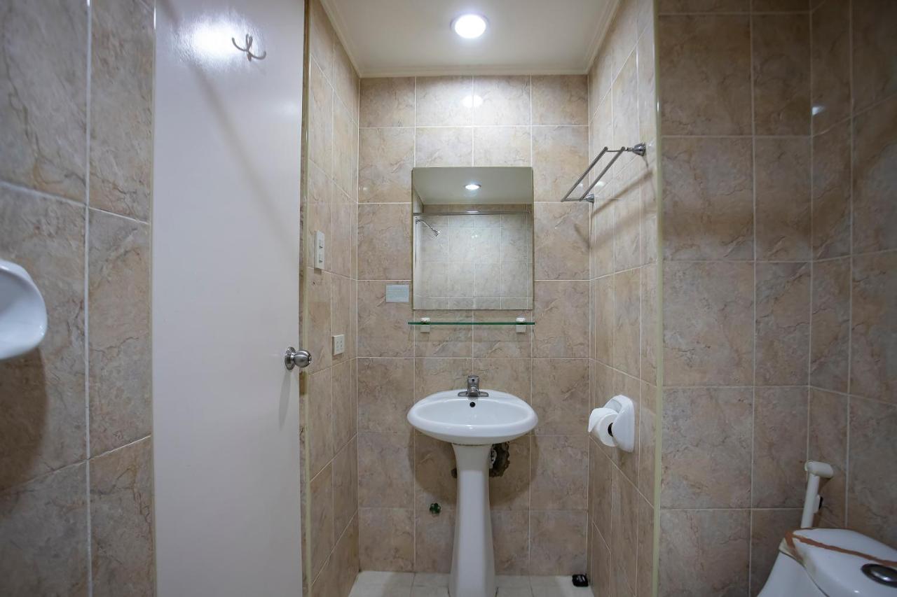 Oyo 821 Connector Hostel Makati City Zewnętrze zdjęcie
