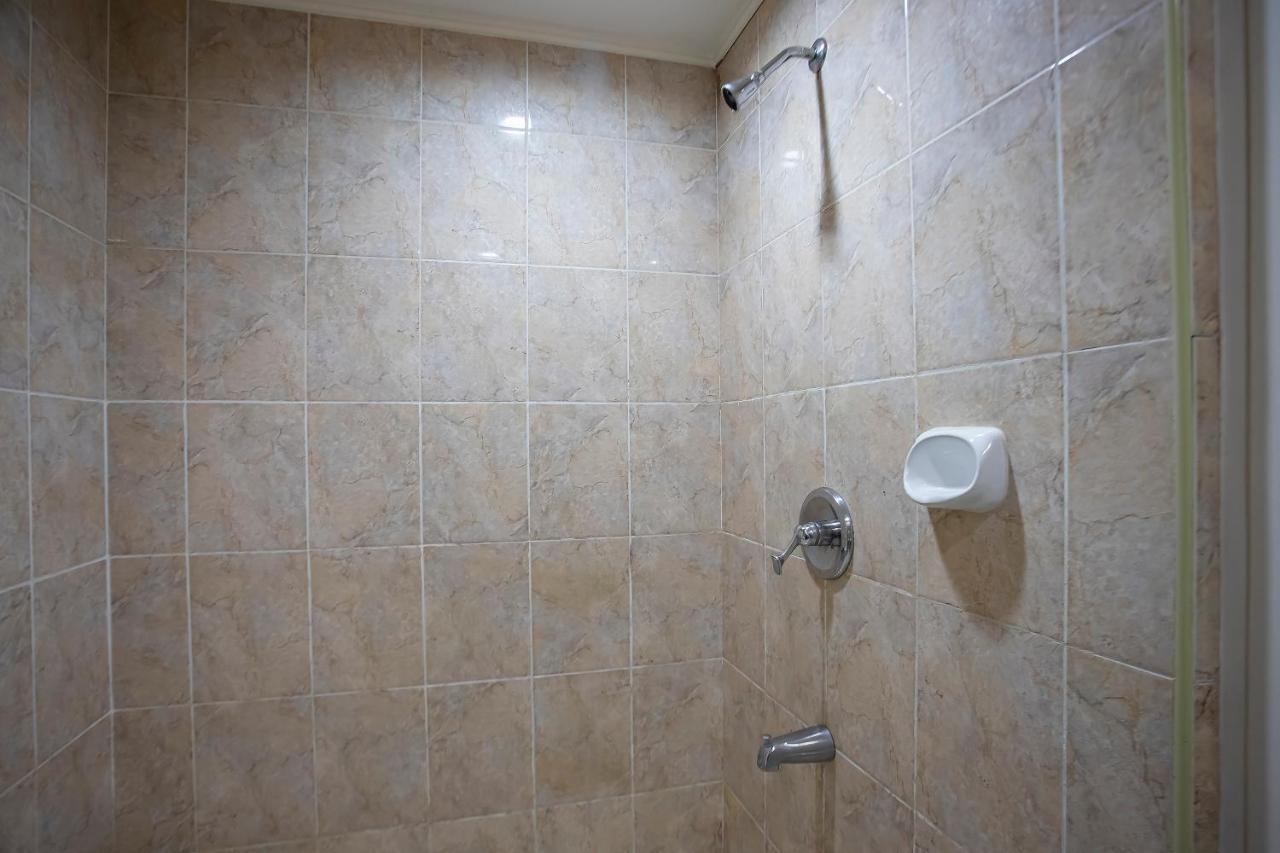 Oyo 821 Connector Hostel Makati City Zewnętrze zdjęcie